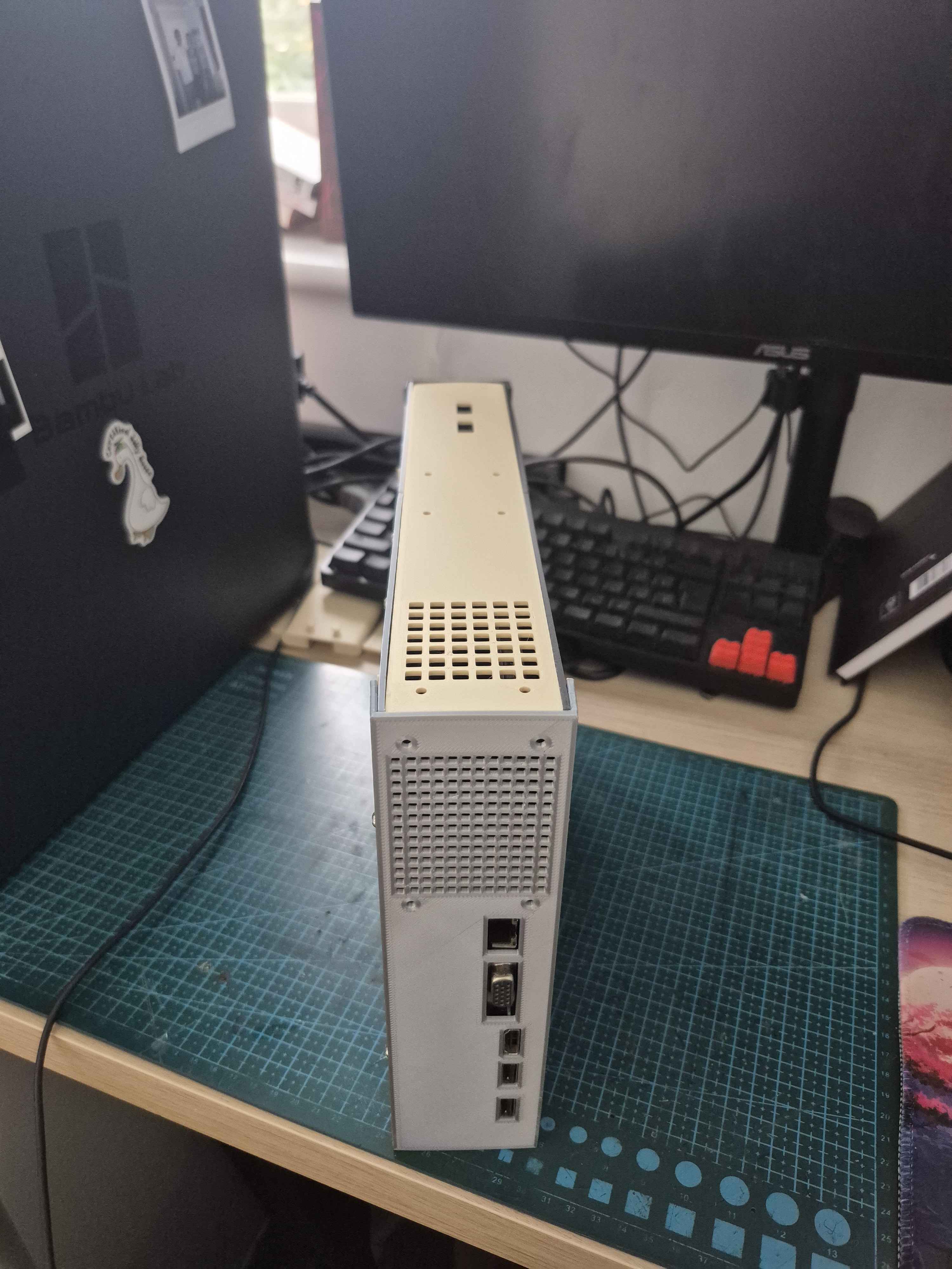 Hivemind lightweight Linux server casing